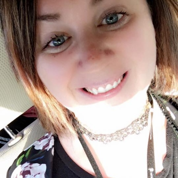 Welcome to my closet! - Picture 3 of 9